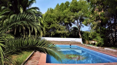 Private bungalow in ecological farm 30 minutes from Valencia and beaches.