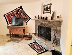 Pinecliff Retreat - Cozy Cabins LLC
