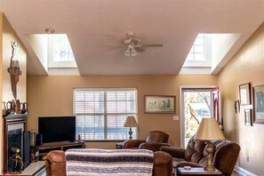 Cozy Cabins Real Estate, LLC. - Gilley`s 