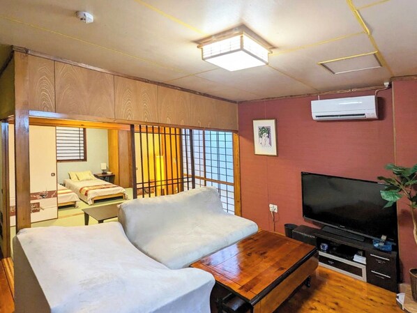 ・[2LDK private room (Okinawan)] Enjoy your time in the room with a large TV