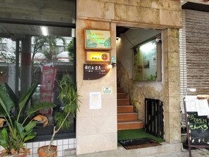 ・[Exterior] A lodging facility located along Park Avenue. Can be used for various purposes such as sightseeing and business.