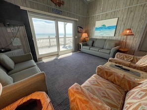 Comfortable spots to watch the waves or watch TV
