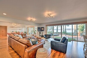 Interior | Open Floor Plan | Free WiFi
