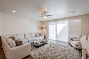 Family Room View - The living room is conveniently adjacent to the kitchen. There is also access to the back patio which has a BBQ grille suitable for all your favorite BBQ dishes.