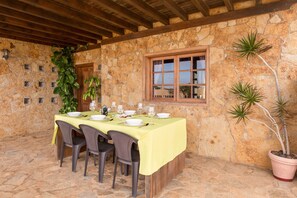 Outdoor dining
