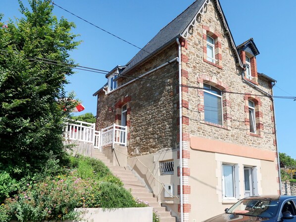 Ciel, Bâtiment, Plante, Propriété, Fenêtre, Voiture, Quartier, Véhicule, Chalet, Zone Résidentielle