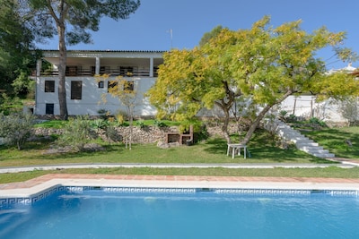 Schönes Ferienhaus Casa Peregrino mit Pool, Berg/Meerblick und Terrasse