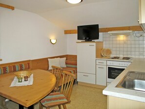 Zimmer, Eigentum, Möbel, Gebäude, Haus, Interior Design, Fussboden, Tabelle, Küche, Grundeigentum