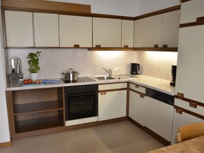 Cabinetry, Countertop, Kitchen Sink, Sink, Kitchen Stove, Kitchen Appliance, Kitchen, Tap, Home Appliance, Interior Design