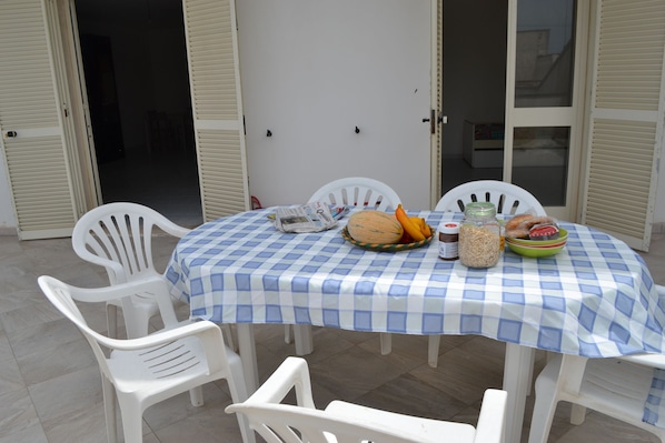 Outdoor dining