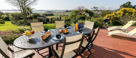 Table, Furniture, Chair, Shade, Tablecloth, Real Estate, Wood, Tree, Outdoor Furniture, Leisure