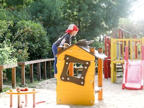 Tree, Chute, Playground Slide, Plant, Yellow, Outdoor Recreation, Playground, Leisure, Asphalt, Stool