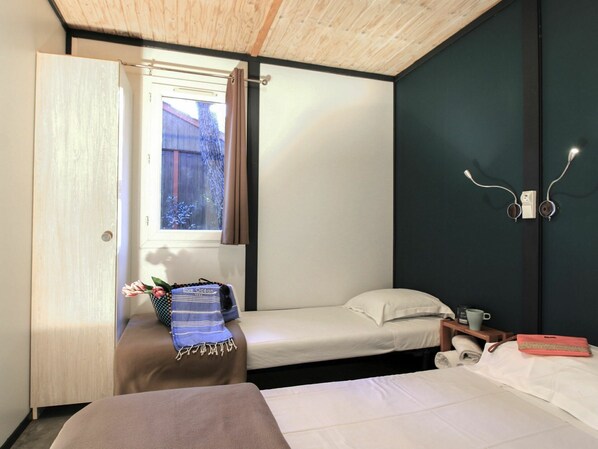 Möbel, Eigentum, Gebäude, Komfort, Holz, Textil, Interior Design, Beleuchtung, Schatten, Flooring