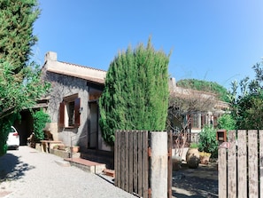 Cielo, Planta, Edificio, Vegetación, Árbol, Barrio, Barrio Residencial, Madera, Superficie De La Carretera, Ventana