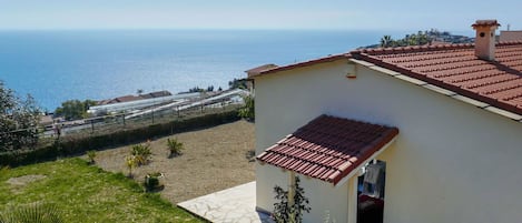 Ciel, Plante, Propriété, Fenêtre, Bâtiment, L'Eau, Bleu Azur, Lot Terre, Bois, Chalet