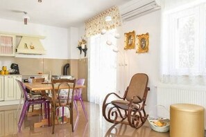 Dining room 1