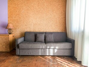 Furniture, Couch, Wall, Room, Interior Design, Sofa Bed, Property, Living Room, Floor, Brown