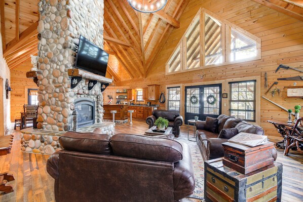 Pigeon Forge Vacation Rental | 3BR | 2.5BA | Stairs Required | 2,200 Sq Ft