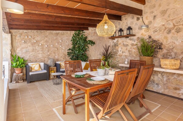 Outdoor dining