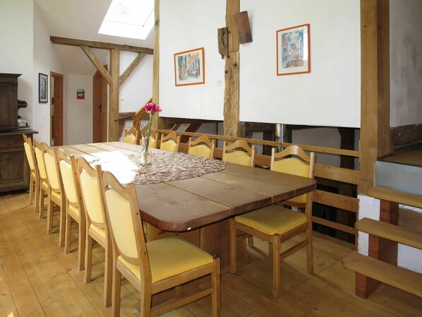 Table, Furniture, Chair, Picture Frame, Building, Wood, Interior Design, Floor, House, Flooring