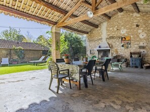 Pflanze, Möbel, Tabelle, Stuhl, Interior Design, Schatten, Gartenmöbel, Baum, Tisch Im Freien, Grundeigentum