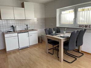 Ferienwohnung Stella mit Sauna und sonnigem Garten in ruhiger Lage-Essbereich