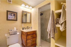 2nd Bath w/shower