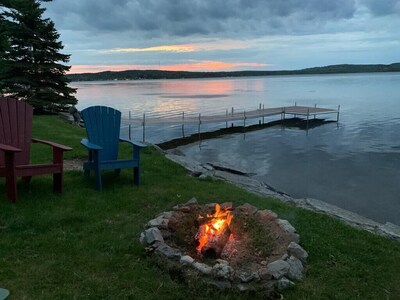 Luxury Cottage on Rice Lake with Picturesque Views and year round activities. 