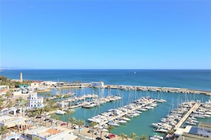 Fantastic sea views and views over the port of Estepona 