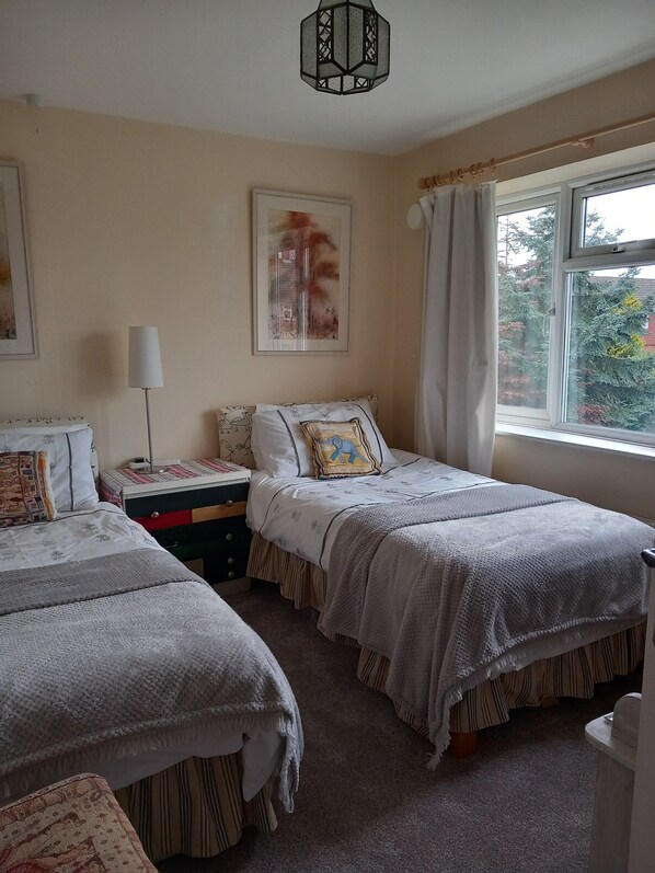 twin bedroom