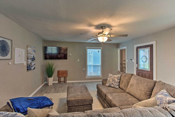 Arlington Vacation Rental | 4BR | 2BA | 2,149 Sq Ft | Step-Free Access