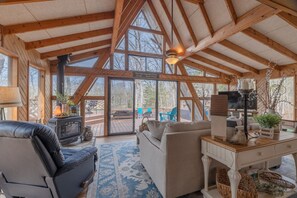 Open Living Room with Expansive Wall of Windows