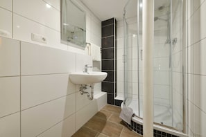 Badezimmer / Bathroom