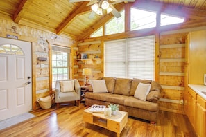 Living Room | Queen Sleeper Sofa | Flat-Screen TV | Central Heating | A/C