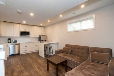 # 4 bedroom sleeps 9 - 2 unites Main floor & Basement - Whyte Ave- Blue unit