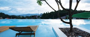 Infinity pool