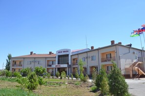 Vista frontal de la propiedad