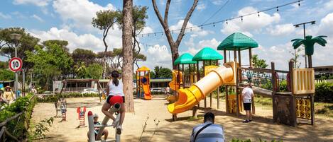 Área de recreio para crianças (ao ar livre)