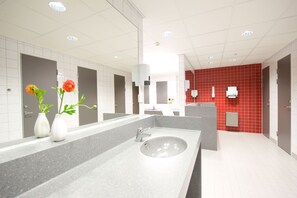 Bathroom amenities
