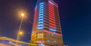Fassade der Unterkunft – Abend/Nacht