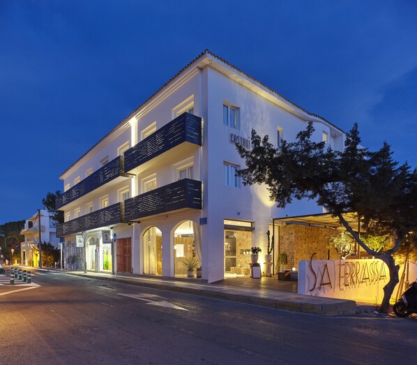 Front of property – evening/night