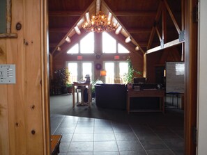 Siddeområde i lobbyen