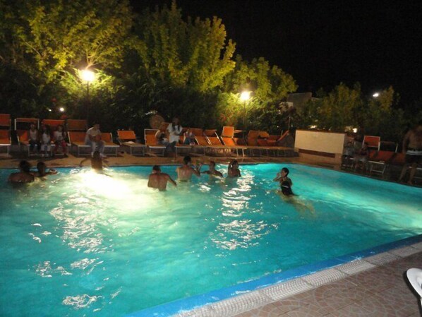 Utomhuspool