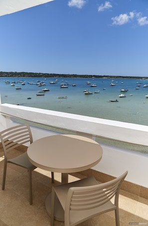 Vista para praia/oceano