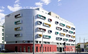Vista frontal de la propiedad