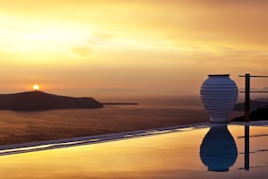 Infinity pool