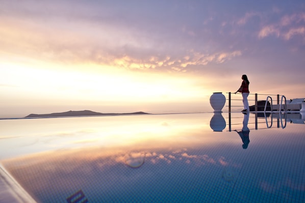 Infinity pool