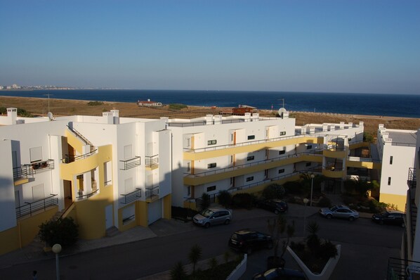 Vista frontal de la propiedad