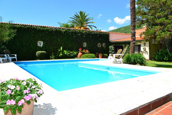 Indoor/outdoor pool