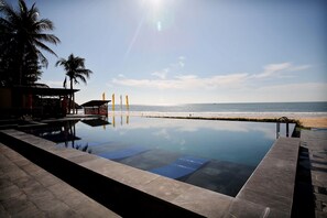 Infinitypool